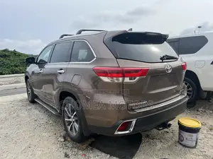 Toyota Highlander 2016