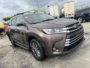 Toyota Highlander 2016
