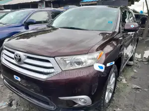 Toyota Highlander Limited 3.5L 2WD 2013 Brown