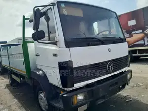 Mercedes Benz 814 Truck Pick Up