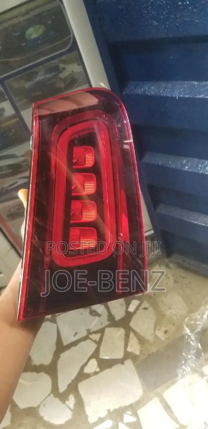 GLC300 2020 Left Side Boot Light