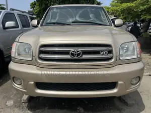 Toyota Sequoia 2004 Gold