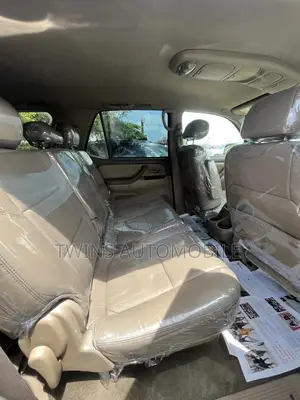 Toyota Sequoia 2004 Gold