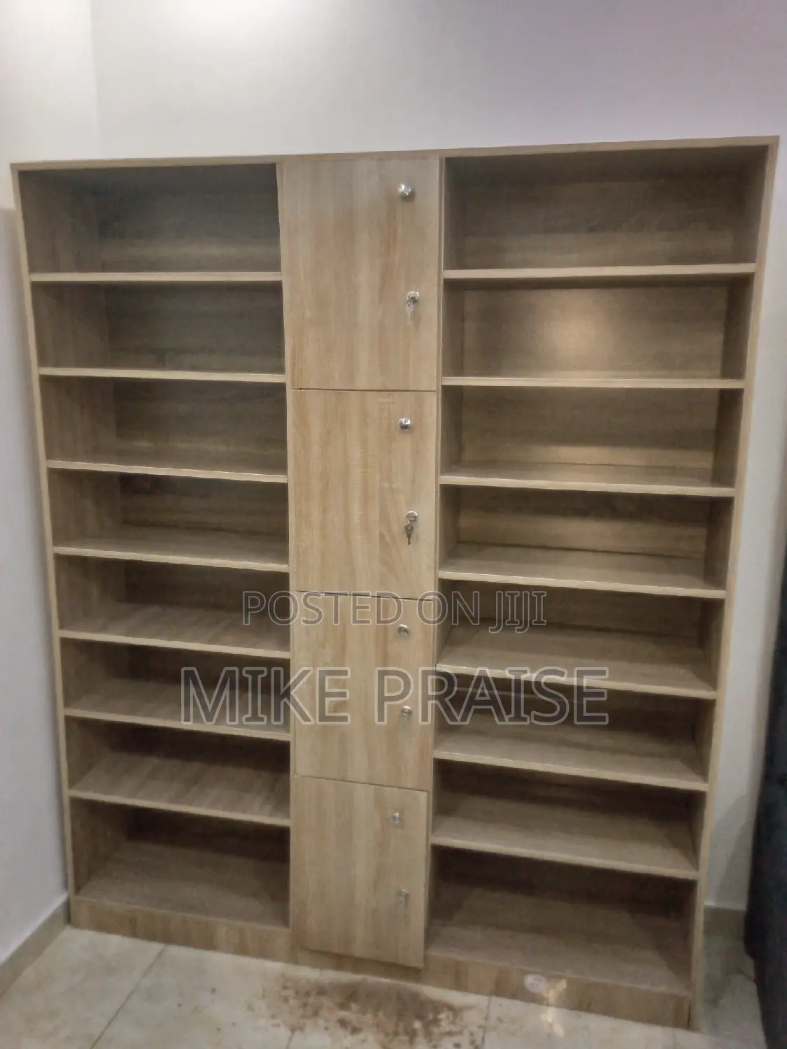 A Quality Standard 5ft by 6ft Shoe Bag Rack