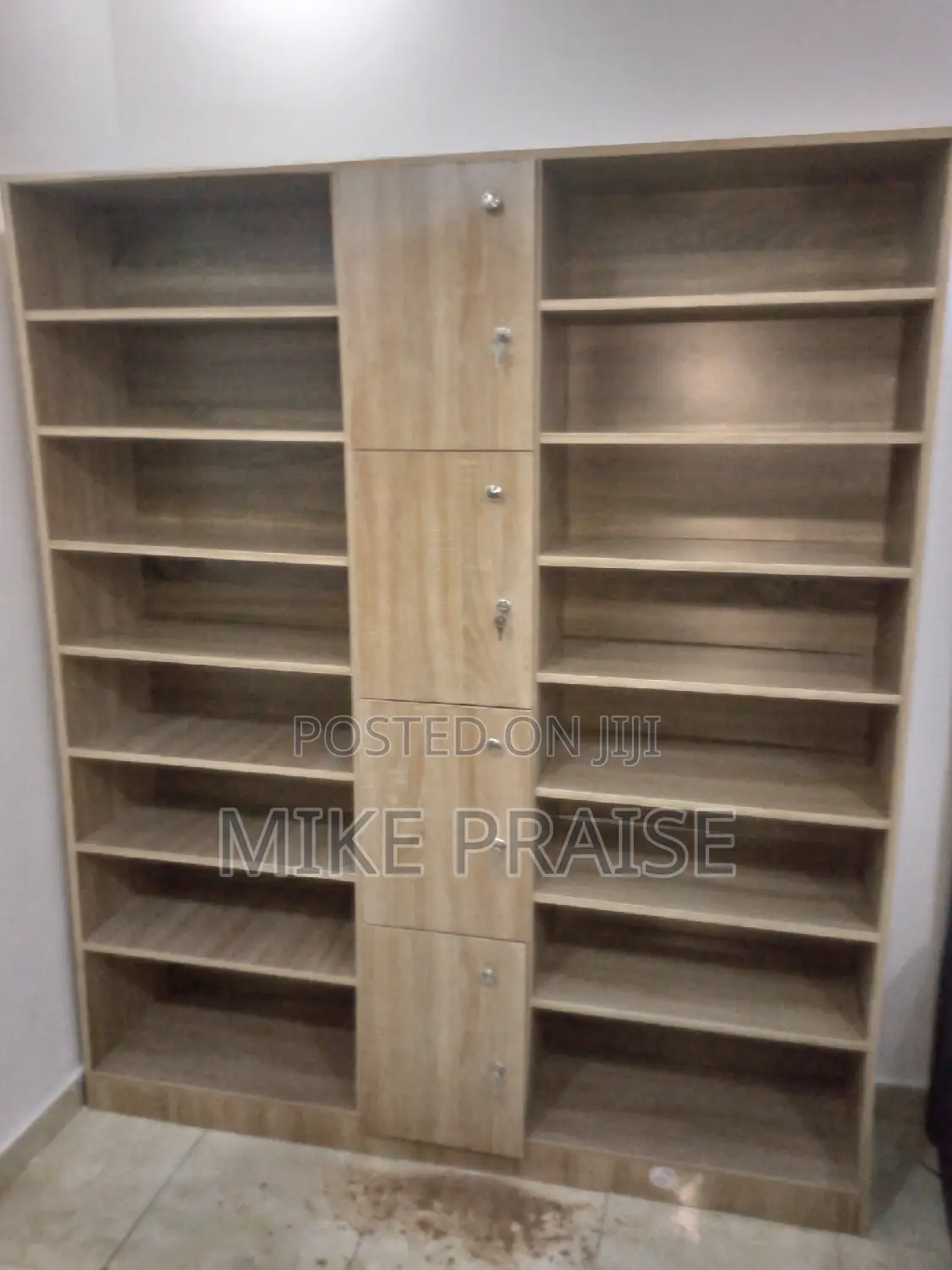 A Quality Standard 5ft by 6ft Shoe Bag Rack