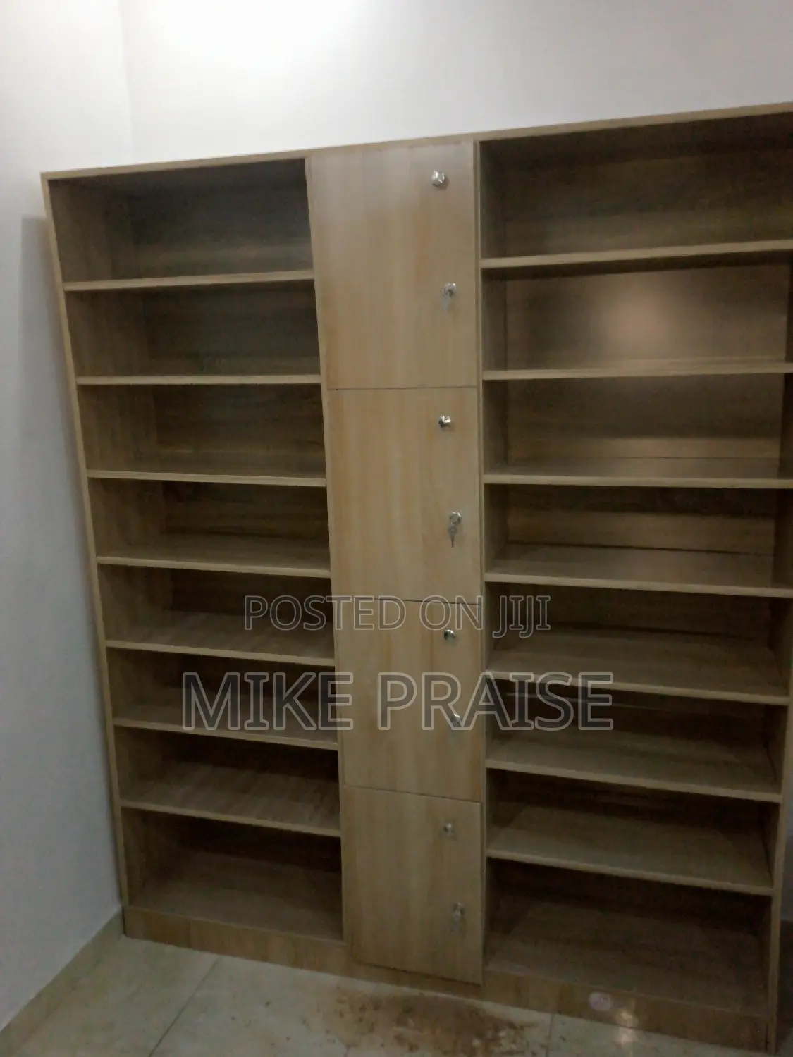 A Quality Standard 5ft by 6ft Shoe Bag Rack