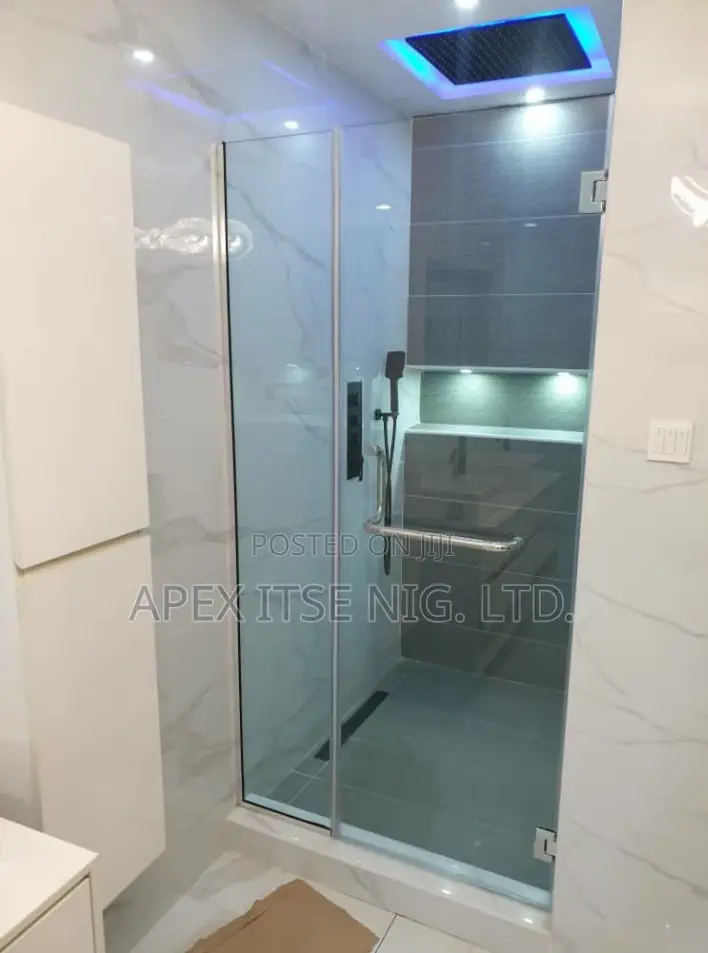 Hinged Tempered Shower Glass