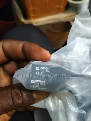 Omron Photoelectric Sensor E3z-T81 Receiver-Transmitter