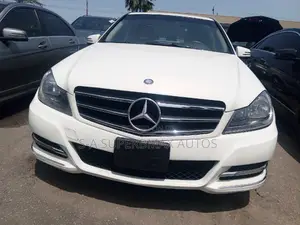 Mercedes-Benz C300 Luxury 4Matic Sedan AWD (3.0L 6cyl 7A) 2012 White