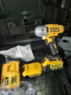 Dewalt Cordless Impact Wrench Kit