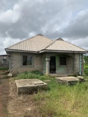 3bdrm Bungalow in Ijeododo, Ikotun/Igando for sale