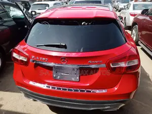 Mercedes-Benz GLA 250 2015 Red