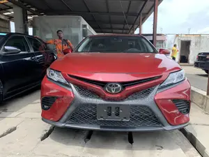 Toyota Camry SE (2.5L 4cyl 8A) 2019 Red