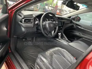 Toyota Camry SE (2.5L 4cyl 8A) 2019 Red