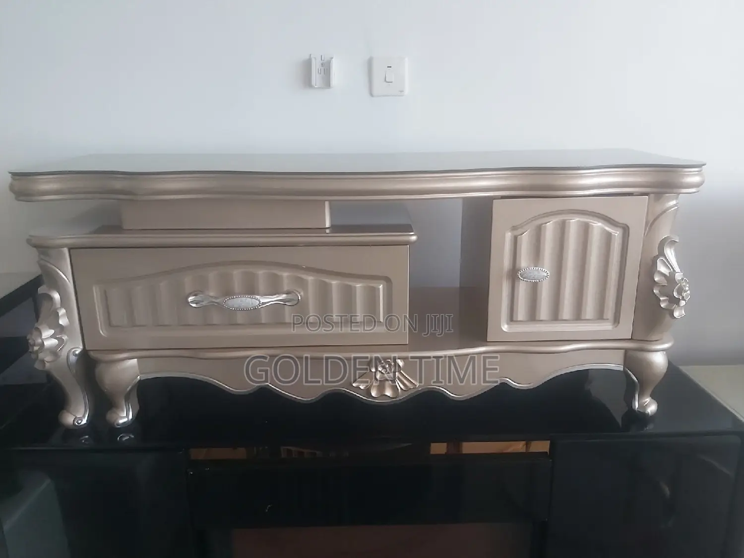 Royal Television Stand