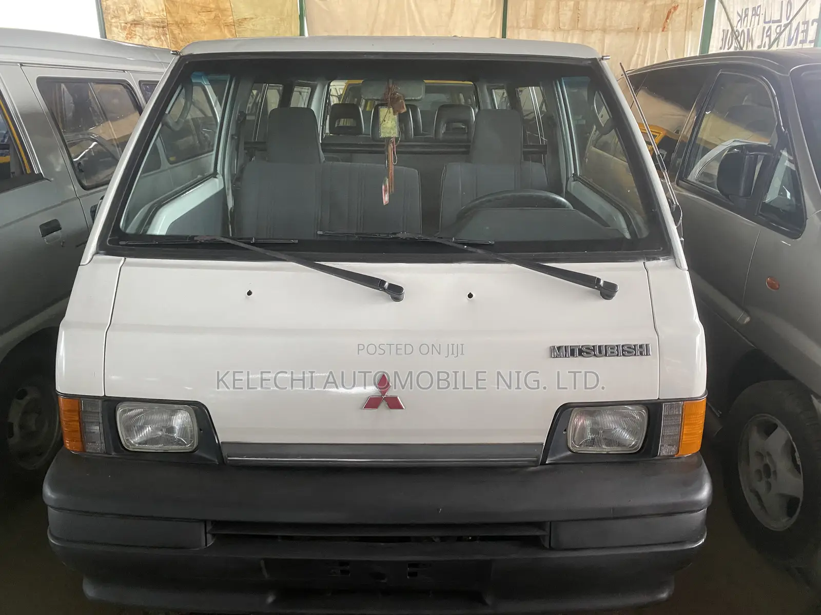 Mitsubishi L300 1999 Black