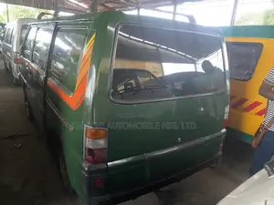 Mitsubishi L300 2000 Green
