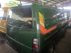 Mitsubishi L300 2000 Green