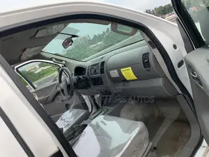 Nissan Frontier 2014 White