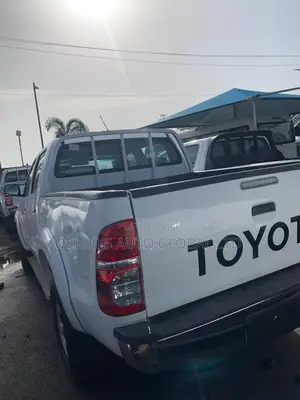 Toyota Hilux 2015 White