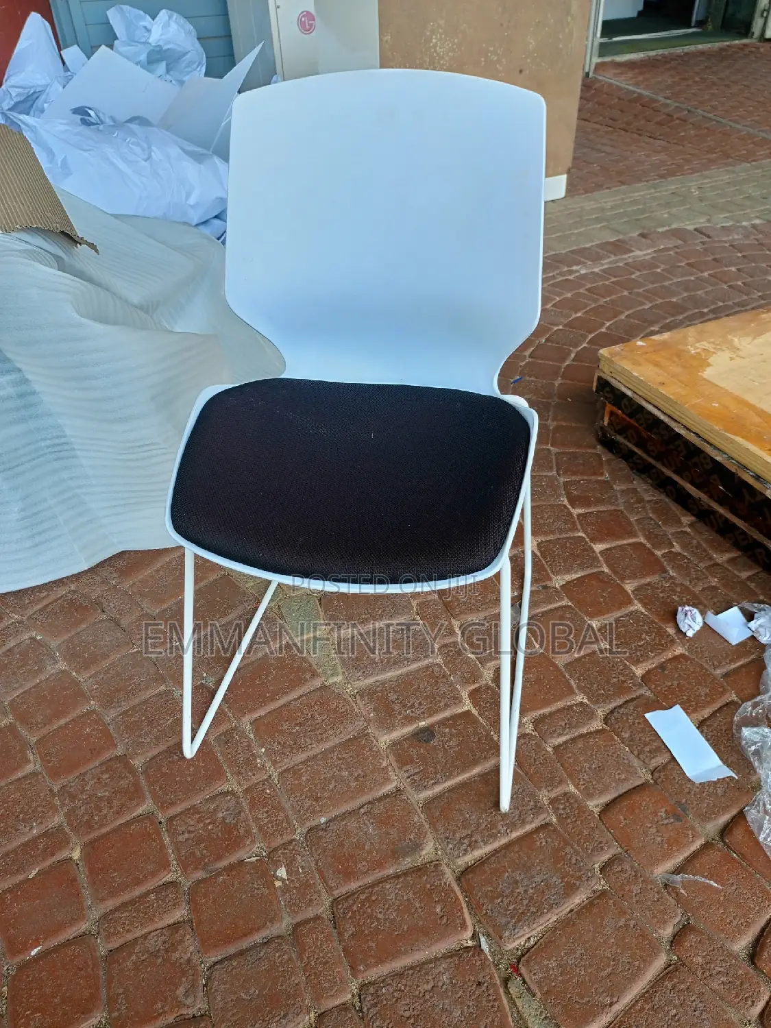 Siliky Visitors Chair