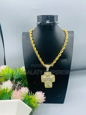 Photo - Unique Chain and Pendant