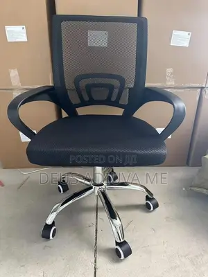 Office Chair With Swivel and Arm