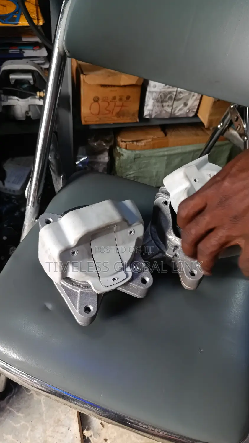 Engine Seating PORSCHE Macan
