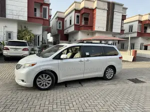 Toyota Sienna Limited FWD 7-Passenger 2013 White