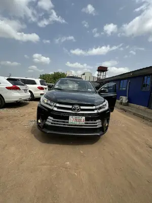 Toyota Highlander LE Plus 4dr SUV AWD (3.5L 6cyl 6A) 2015 Black