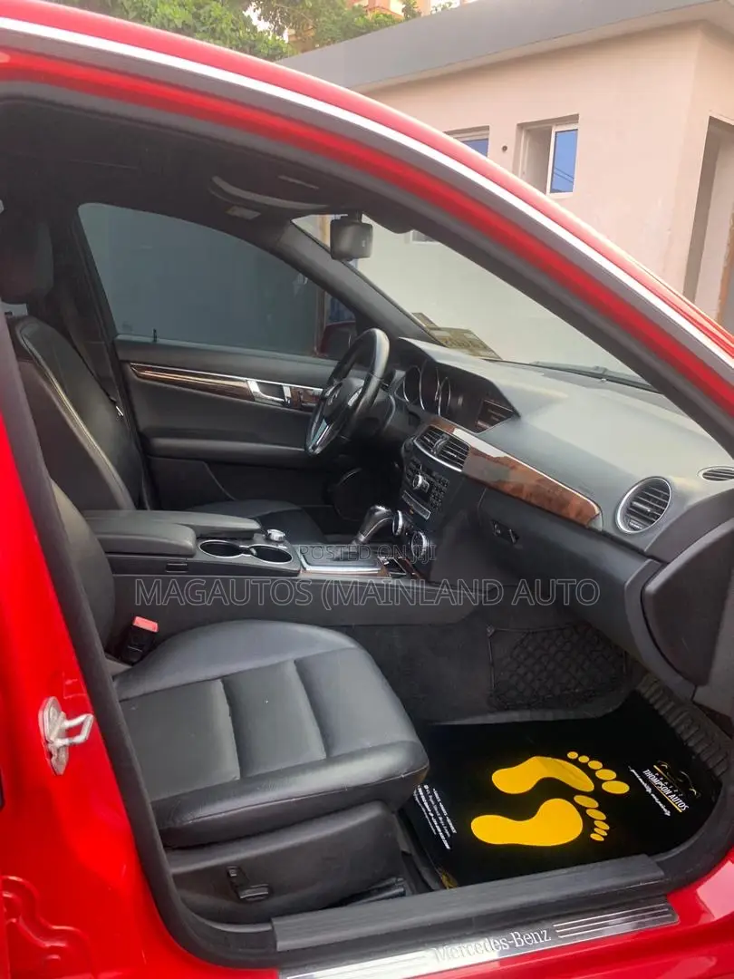 Mercedes-Benz C250 2012 Red