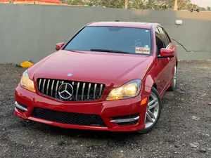 Mercedes-Benz C250 2012 Red
