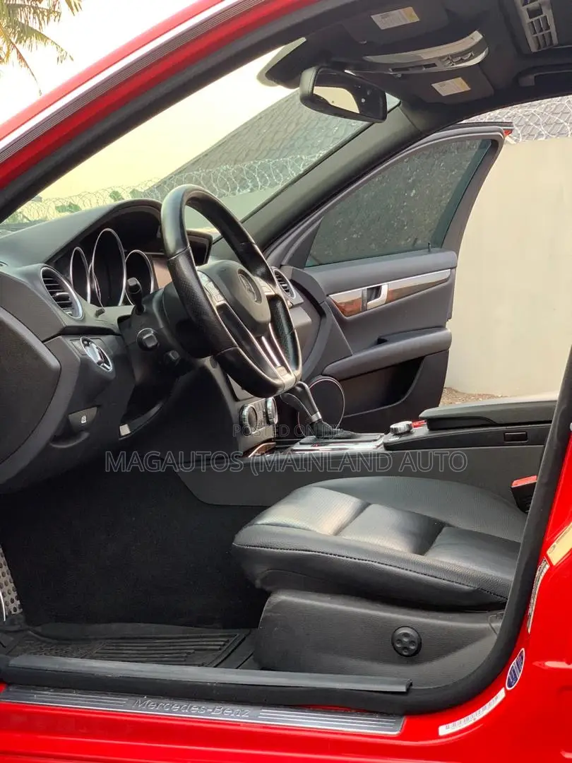 Mercedes-Benz C250 2012 Red