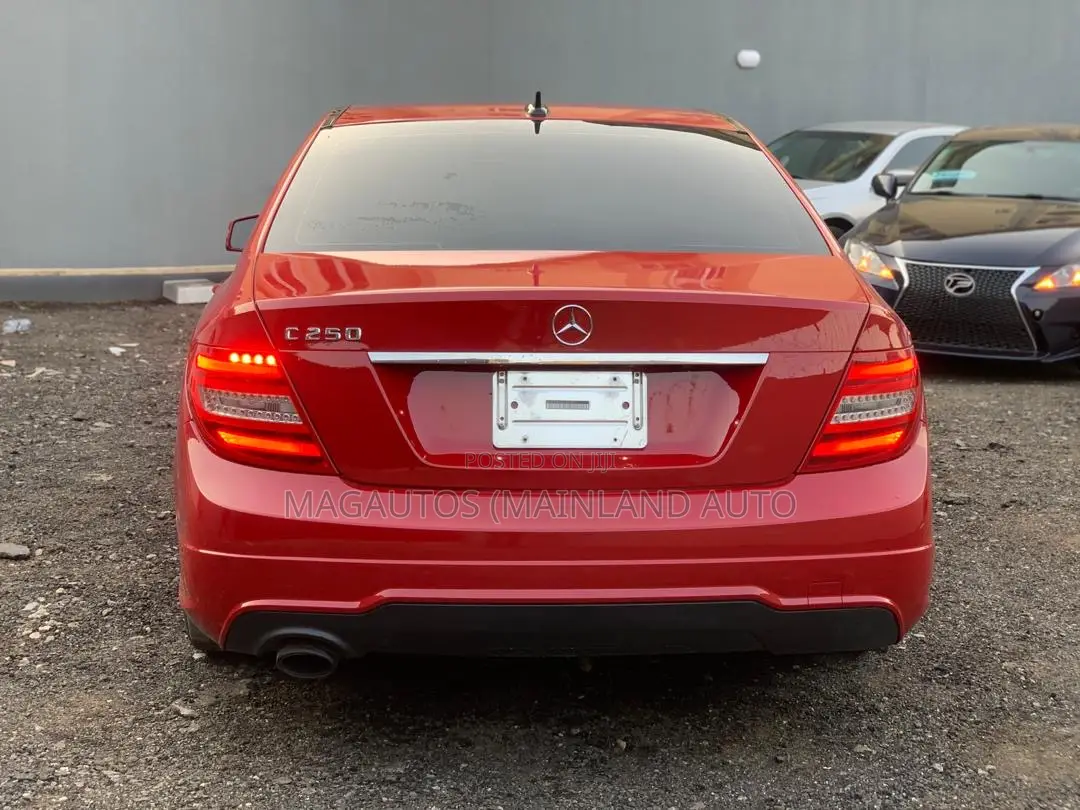 Mercedes-Benz C250 2012 Red