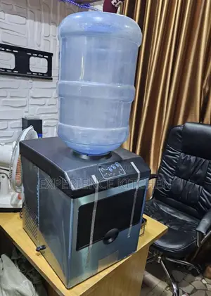 12 Cubes Ice Cube Machine With Water Dispenser
