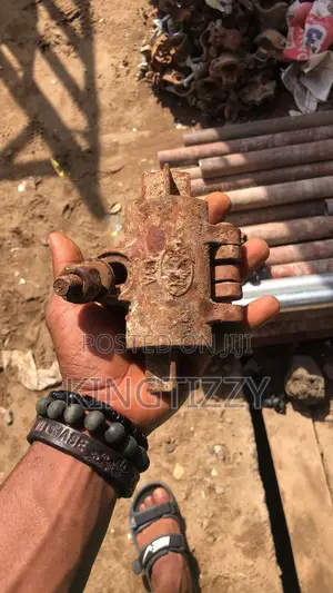 Fairly Used Scaffolding Clip/ Socket