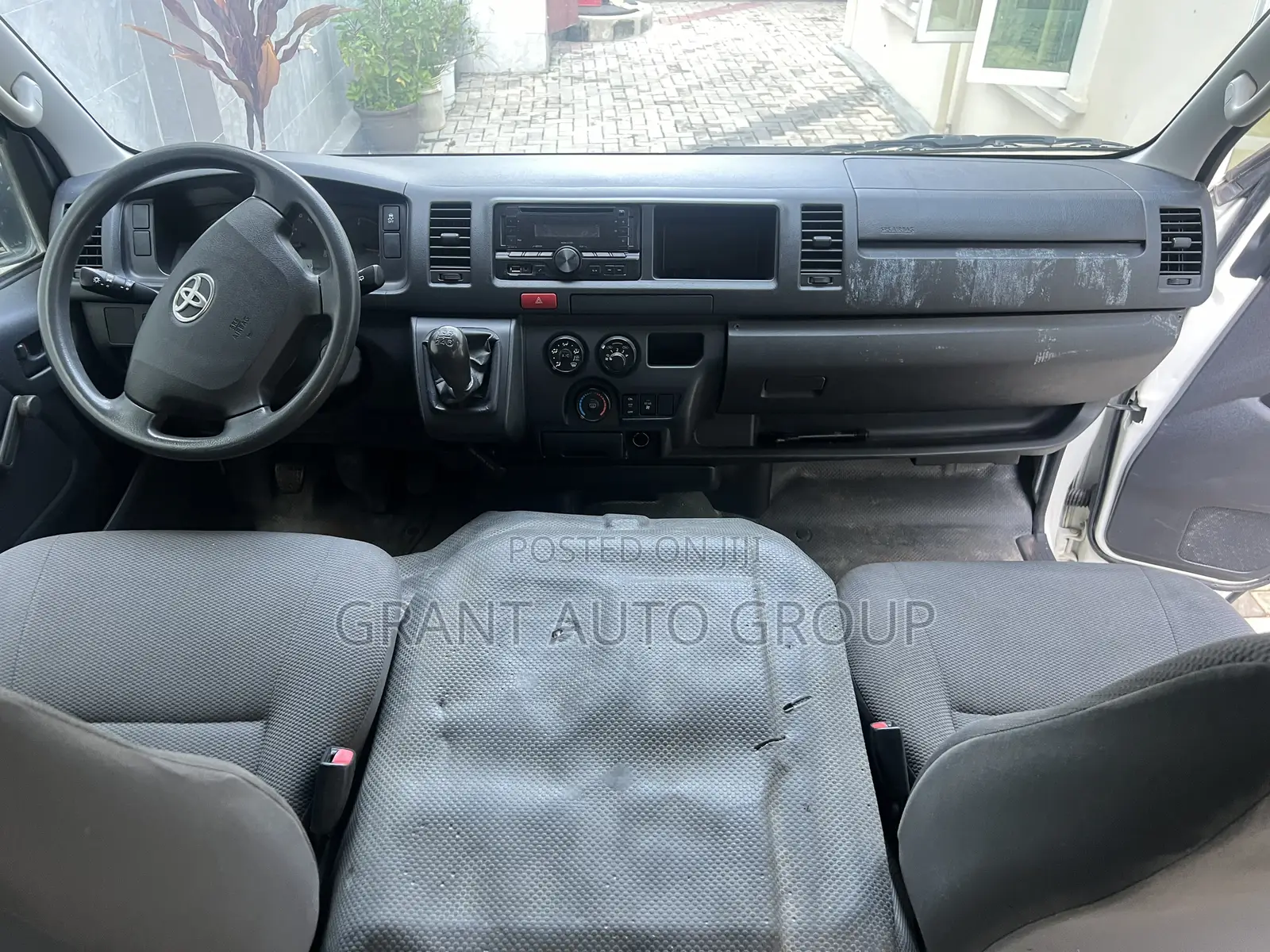 Toyota HiAce 2019 White