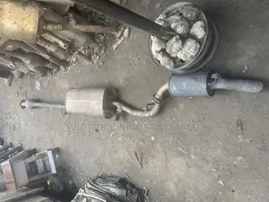Center Catalyst and Exhaust Pot Toyota Highlander 2006 Model