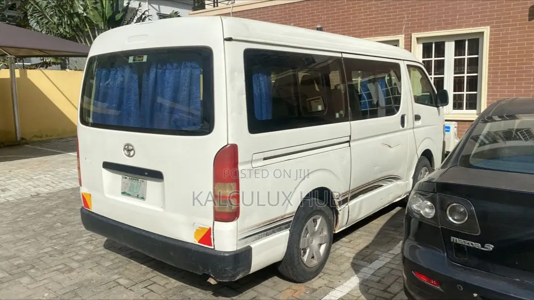 Hummer 2 Bus for Charter