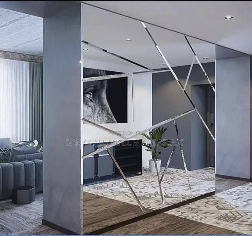 Mirror Display Room