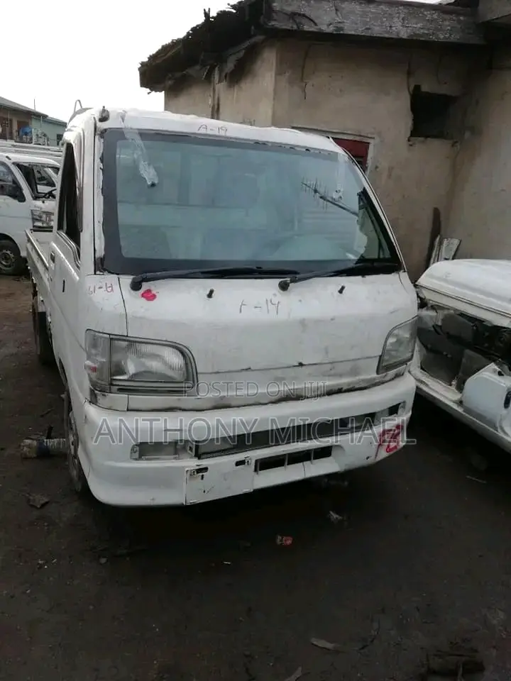 Suzuki APV Minibus 2010 Gold