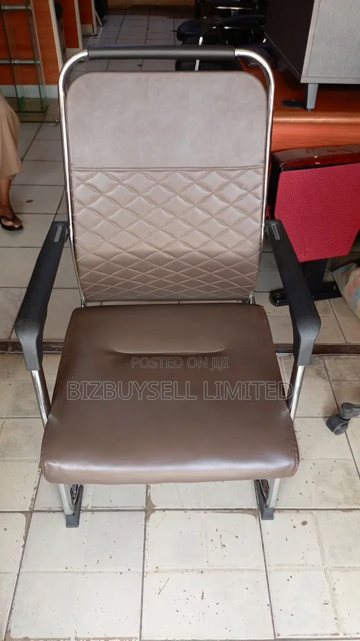 Executive Visitors Chair With Armrest.