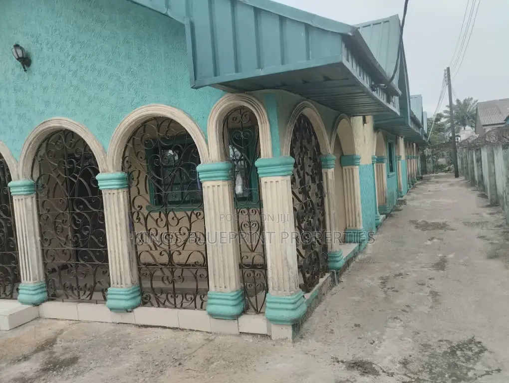 4bdrm Bungalow in Upper Agbarho, Warri for sale