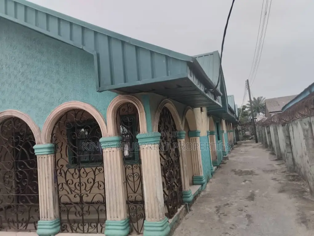 4bdrm Bungalow in Upper Agbarho, Warri for sale