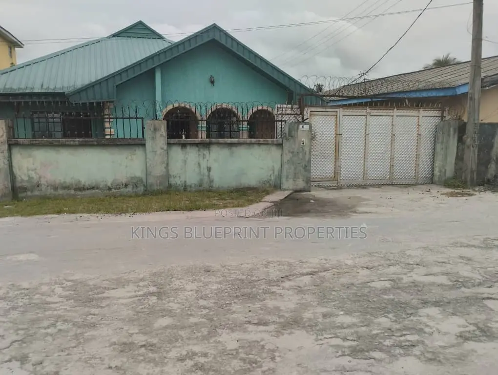 4bdrm Bungalow in Upper Agbarho, Warri for sale
