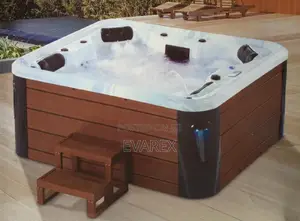 Luxury Spa Jacuzzi With Remote Control, in-Built Heater