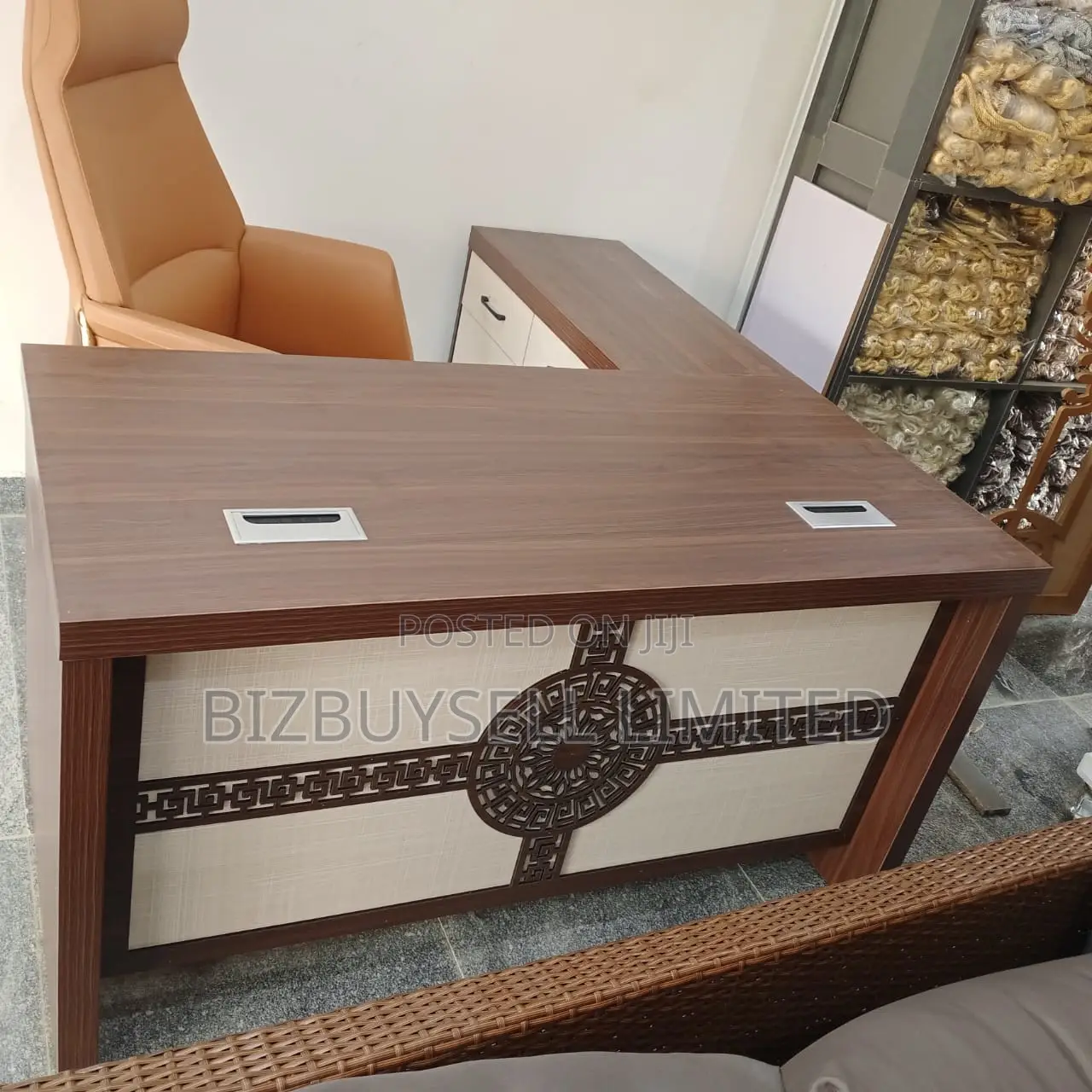 Executive Office Table With Extension and Mobile Drawers.