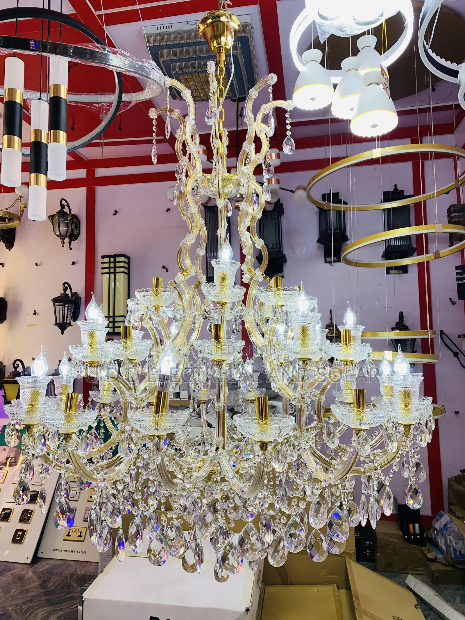 Modem Crystal Glass Chandeliar by 32 Light
