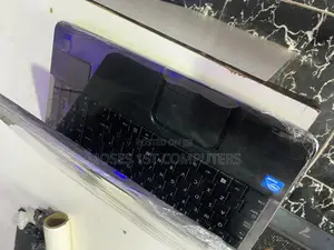 New Laptop Toshiba 8GB Intel HDD 320GB