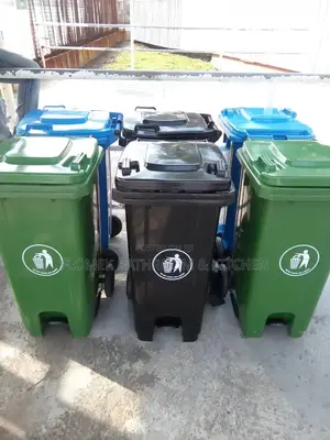 Foreign Plastic Waste Bin With Feet Pedal 240l